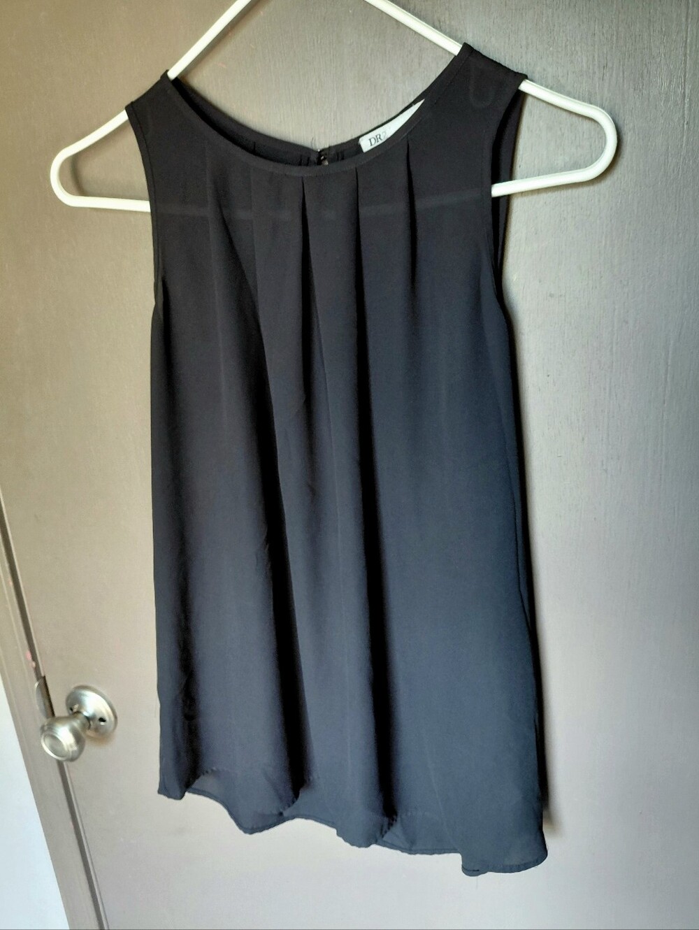 DR2 Sleeveless Black Pleated Blouse